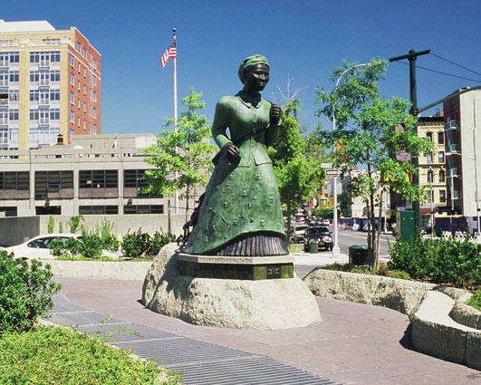 alison-saar-Tubman_Plaza.jpg